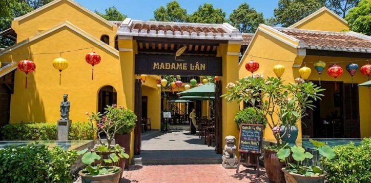 a%cc%86n-ta%cc%a3i-di%cc%a3a-die%cc%82%cc%89m-mang-kho%cc%82ng-gian-xu%cc%9ba-nha-hang-madame-la%cc%82n