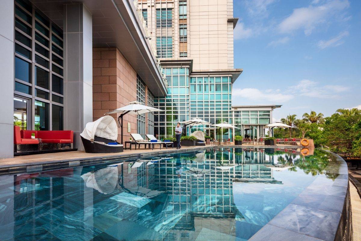 grand-mecure-danang-pool
