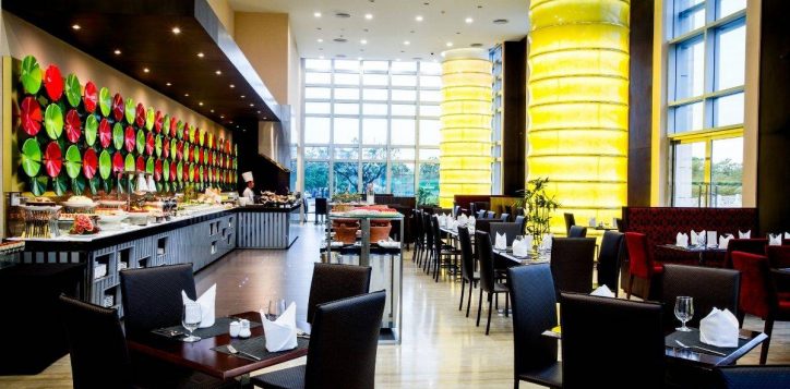 nha-hang-la-rive-gauche-ta%cc%a3i-grand-mercure-da-na%cc%86%cc%83ng-2