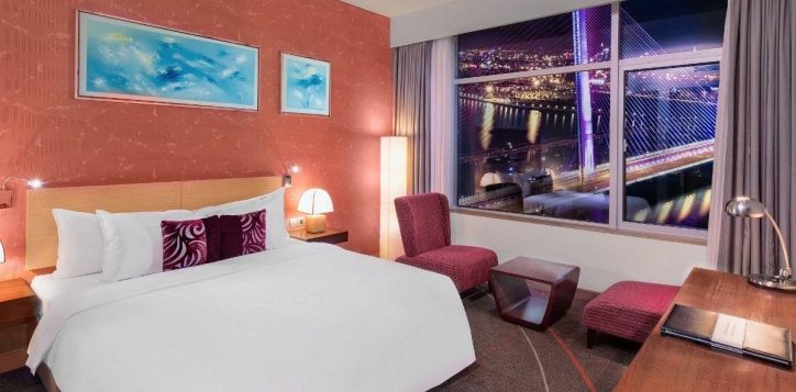 phong-superior-double-river-view-vao-ban-de%cc%82m-ta%cc%a3i-grand-mercure-da-na%cc%86%cc%83ng-2