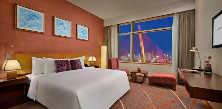 phong-superior-queen-bed-river-view-ta%cc%a3i-grand-mercure-da-na%cc%86%cc%83ng-2