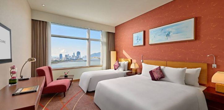 phong-tripple-queen-ta%cc%a3i-grand-mercure-da-na%cc%86%cc%83ng-2