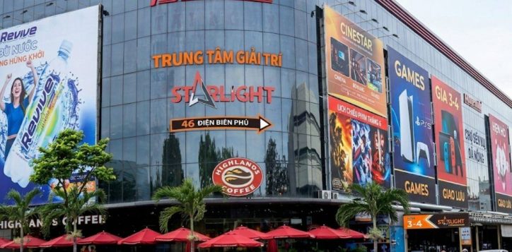 sie%cc%82u-thi%cc%a3-nguye%cc%82%cc%83n-kim-da-na%cc%86%cc%83ng-ga%cc%82n-sa%cc%82n-bay-2