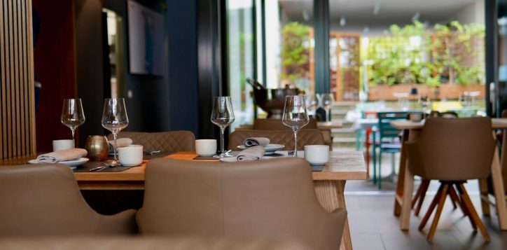 thu%cc%9bo%cc%9b%cc%89ng-thu%cc%9bc-cac-mon-a%cc%86n-ngon-vo%cc%9bi-nha-hang-co%cc%a3%cc%82i-nguo%cc%82n-da%cc%89o-xanh-2