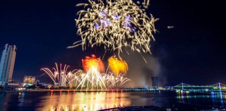 bright-fireworks-over-the-river-at-the-danang-international-firework-festival-2