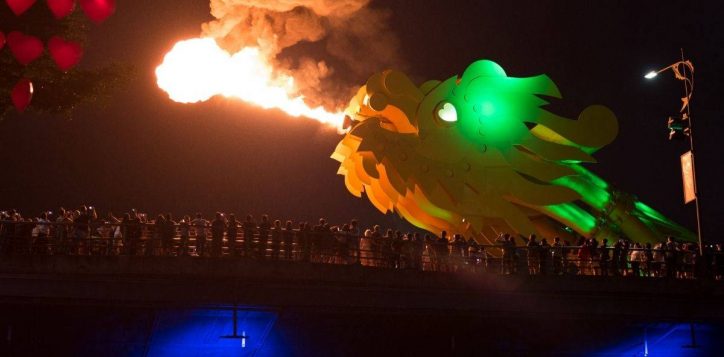 night-scene-of-the-dragon-bridge-breathing-bright-fire-2
