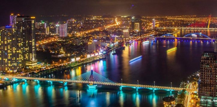 night-view-of-da-nang-with-glowing-bridges-and-riverside-lights-2
