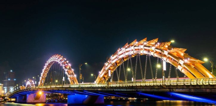 night-view-of-the-dragon-bridge-glowing-over-the-water-2