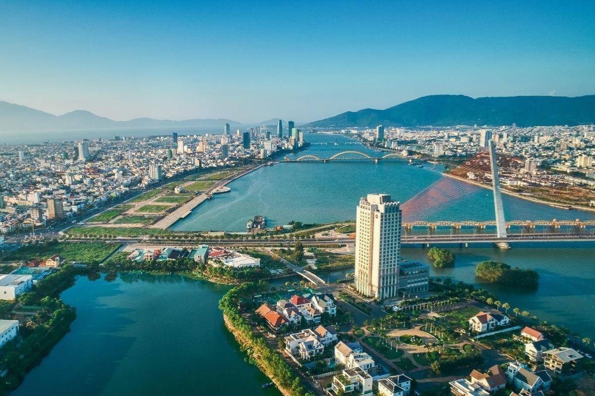 Grand Mercure Danang located in the unique Green Island villa area